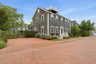 3 Dolphin Court